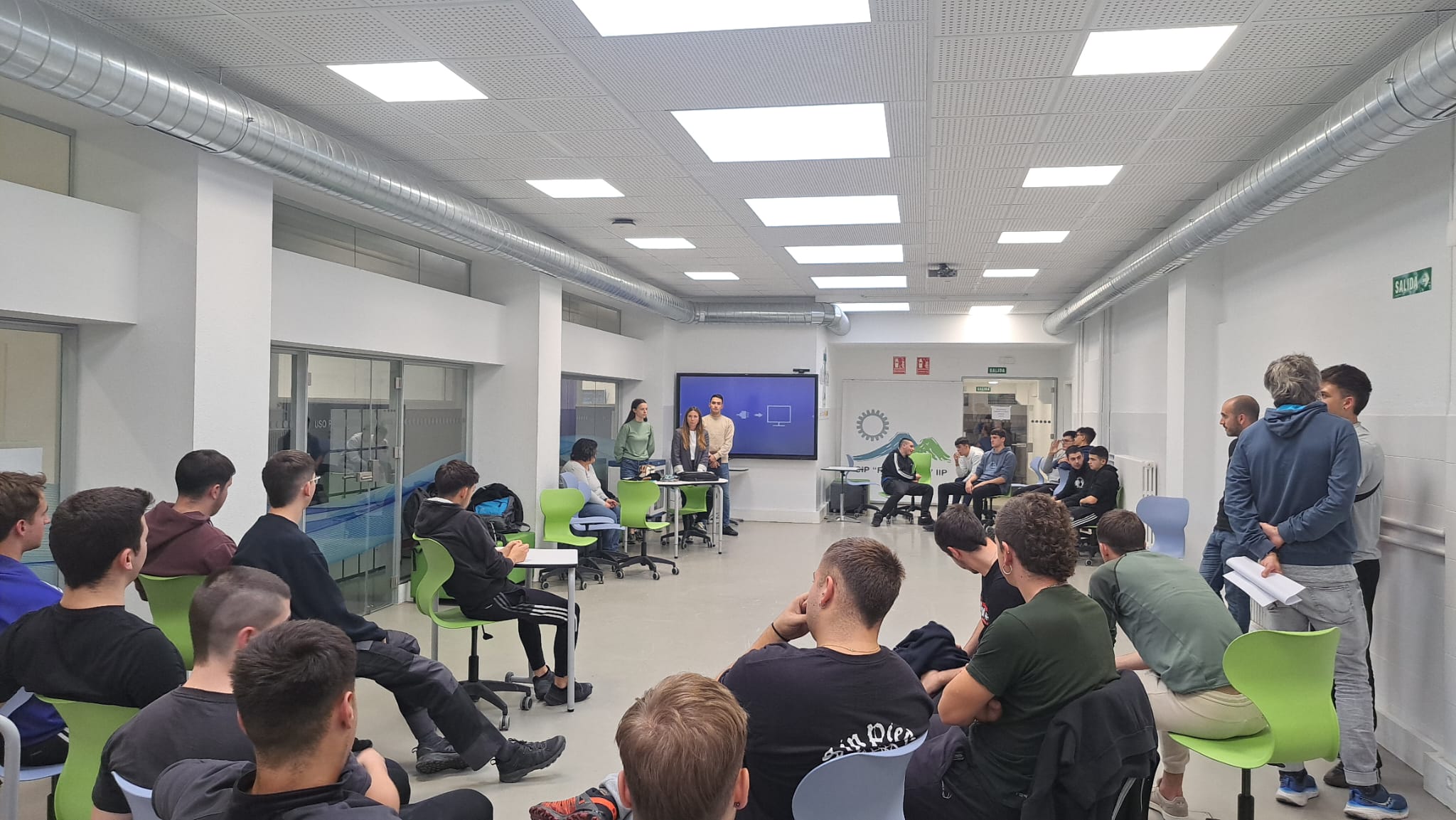 ¡Impulsando la Empleabilidad! Viscofan Comparte su Experiencia con Nuestros Alumnos de FP